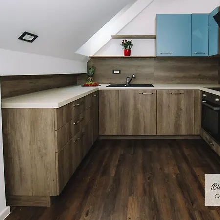 Apartman Prestigious And Stylish - Two Bedroom With Balcony