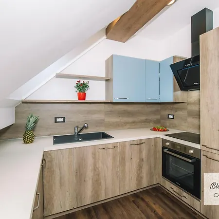 Prestigious And Stylish - Two Bedroom With Balcony Apartman Bled