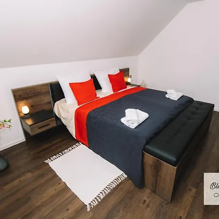 Апартаменты Prestigious And Stylish - Two Bedroom With Balcony Блед