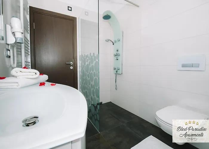 Prestigious And Stylish - Two Bedroom With Balcony Bled